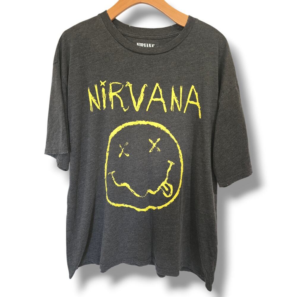 Nirvana "Live '93" Smiley Face Graphic Distressed T-Shirt – Medium